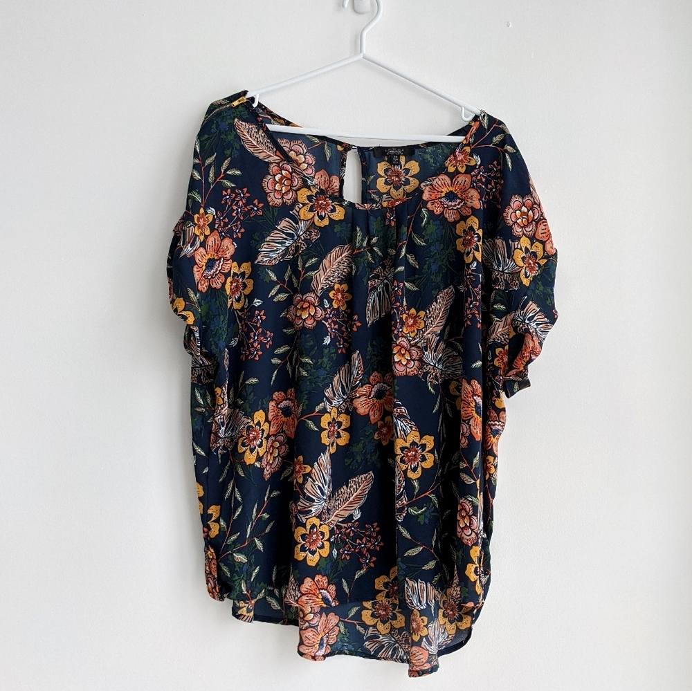 Louise Paris 3X Dark floral short sleeve blouse